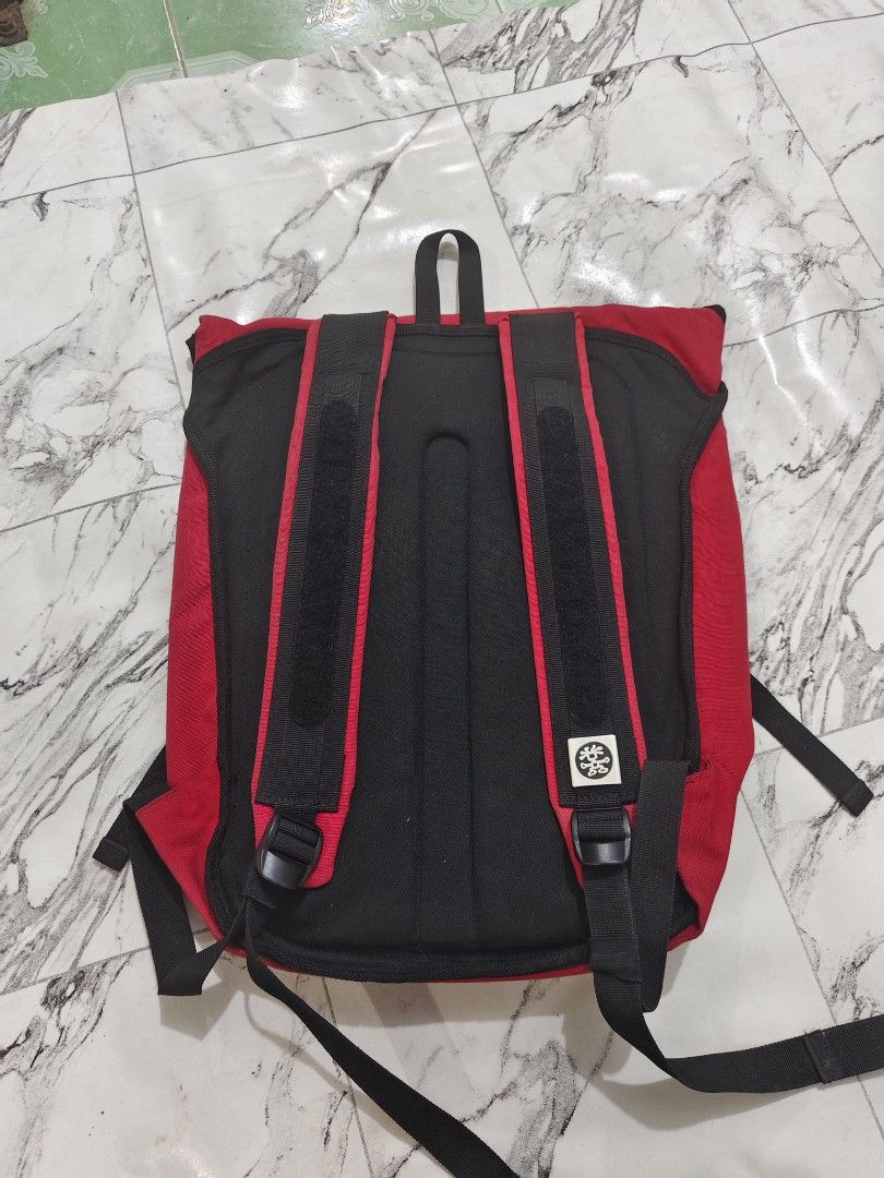 Tas backpack Crumpler original Edisi The Seedy Bar, Fesyen Pria, Tas ...