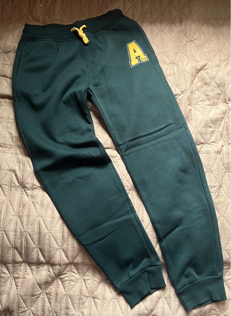 Terranova Jogger Sweatpants (Category: Babies & Kids Fashion) located in Bacoor. Submitted by winterbear017 (Listing ID 1371759753, Image 1). Description: Terranova jogger sweats for kids Size 140 on tag (10-11) Good for age 7-10 i think Well used but no defects ₱140 each, take all for ₱400.