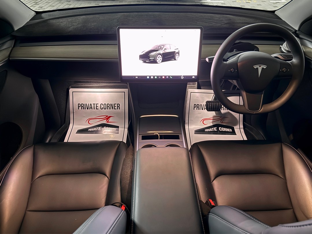Tesla Model Y Standard Range Auto62865872927618112