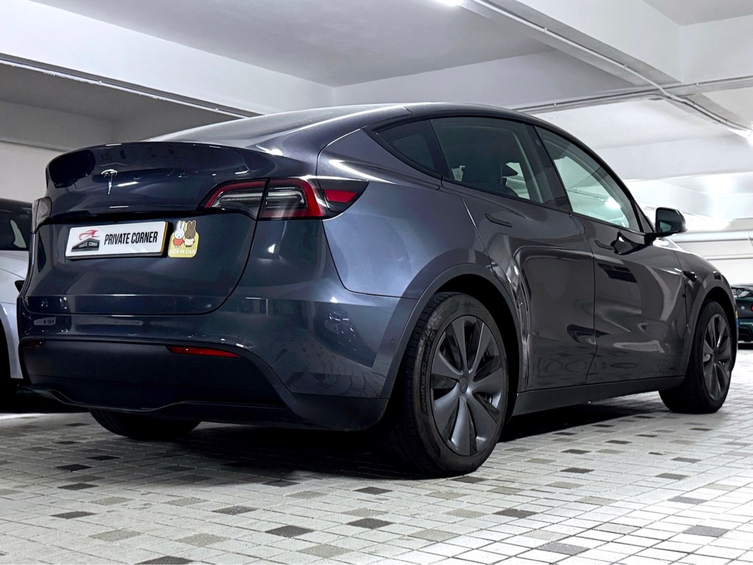 Tesla Model Y Standard Range Auto62865872927618111