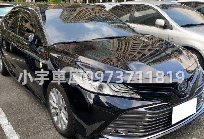 由 pipi1108cc (刊登 ID 1371784610，圖片 2) 提交，位於 台中市 (Taichung) 的 Toyota Camry Hybrid 2019款 尊爵 黑色 🔍️售價：23萬 🔍️出廠：2019年 🔍️行駛里程：4.3萬公里 🔍️乘客數：4門5座 🔍️排氣量：2.5L (類別：汽車出售)，說明：🔍️廠牌型號：Toyota Camry Hybrid 2019款 尊爵 黑色 🔍️售價：23萬 🔍️出廠：2019年 🔍️行駛里程：4.3萬公里 🔍️乘客數：4門5座 🔍️排氣量：2.5L 🔍️引擎燃料：油電混合 🔍️驅動方式：2WD 🔍️變速系統：手自排 ★重要資訊★ 車輛均有第三方認證 ⭕️專業鑑定⭕️合格認證 ⭕️檢定報告⭕️一覽無疑 📣便宜賣🚫無事故🚫無泡水🚫無待修 提供💯完整第三方認證合格檢驗報告 保證✅實車實價✅車況透明✅安心購車 ★提供車況原始表 ★車況與認證表不符，退車並全額退費 ◎歡迎私訊預約賞車◎ ★早上10點到晚