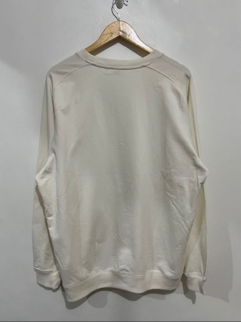 Uniqlo Longsleeve Sweatshirt (Category: Coats, Jackets and Outerwear) located in Pasig City. Submitted by millie0808 (Listing ID 1371882306, Image 3). Description: Original price: 1490 Once lang nagamit sa Taiwan. No issue.