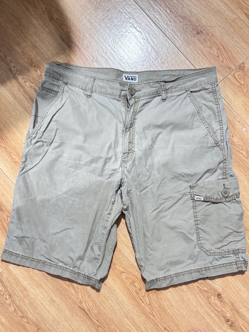 VANS CARGO SHORTS (Category: Shorts) located in Quezon City. Submitted by _berj_ (Listing ID 1371731246, Image 1). Description: LEGIT✅ -WAIST: 36-40 -LENGTH: 23 -INSEAM: 12 -OPENING: 12 Issue light stains PRICE: 399 nalang ✅ .