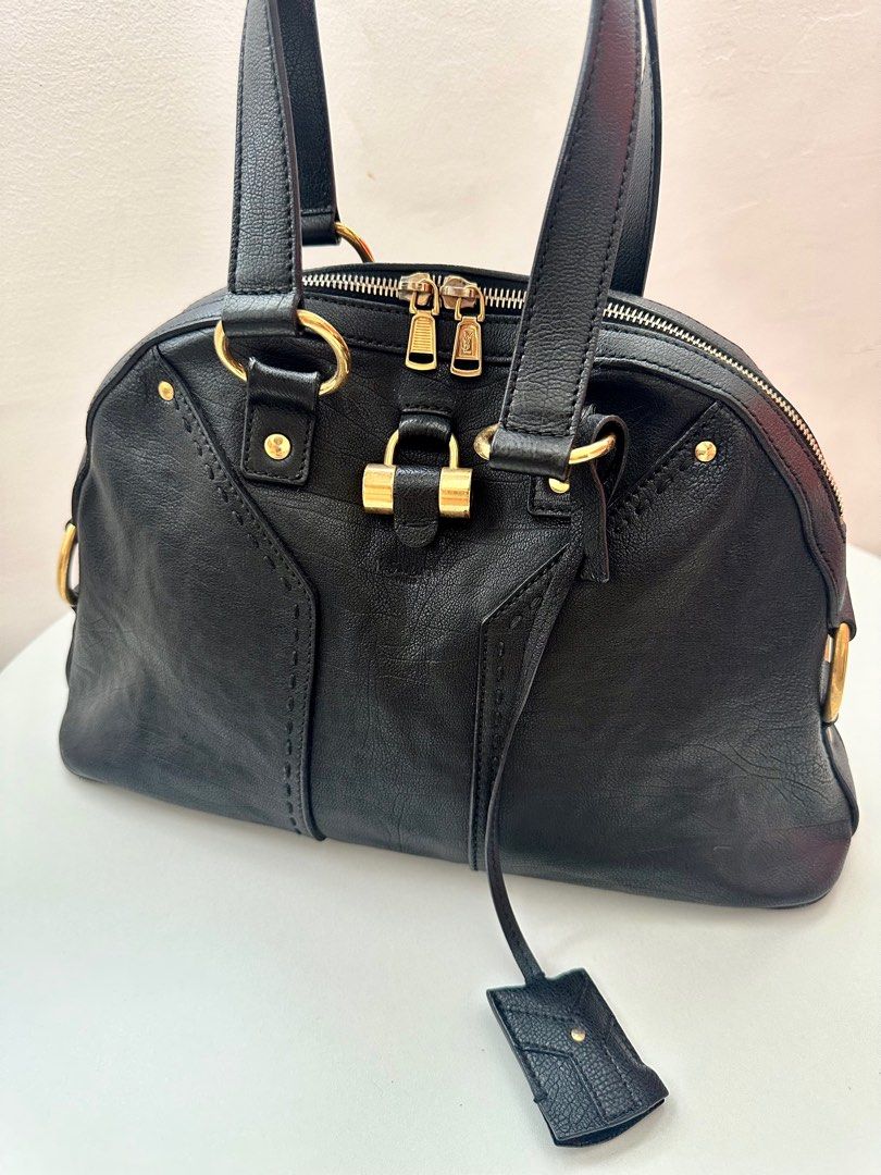 YSL Muse PM Black (Category: Luxury Bags & Wallets) located in Bacoor. Submitted by imluckycat (Listing ID 1371733259, Image 1). Description: Rank A Fixed price Normal signs of use; Oxidation on some of the hardwares; No stains on the inside of the bag lining. Overall in great condition. Bag with clochet only. Comes with a generic dustbag.