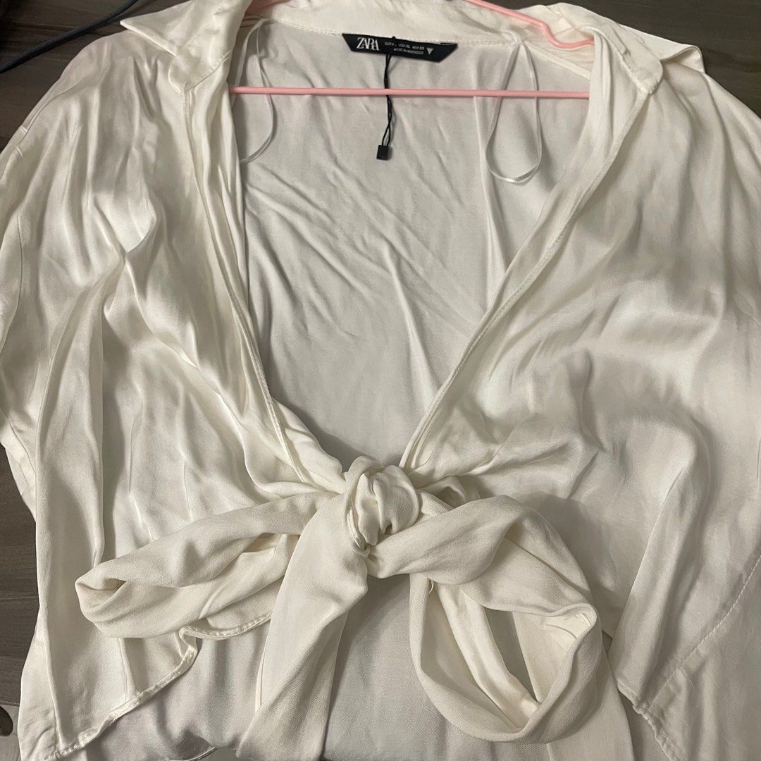 Zara white tie top (Category: Blouses) located in Quezon City. Submitted by andreasclothes (Listing ID 1371842101, Image 1). Description: New but price tag removed. V flattering.