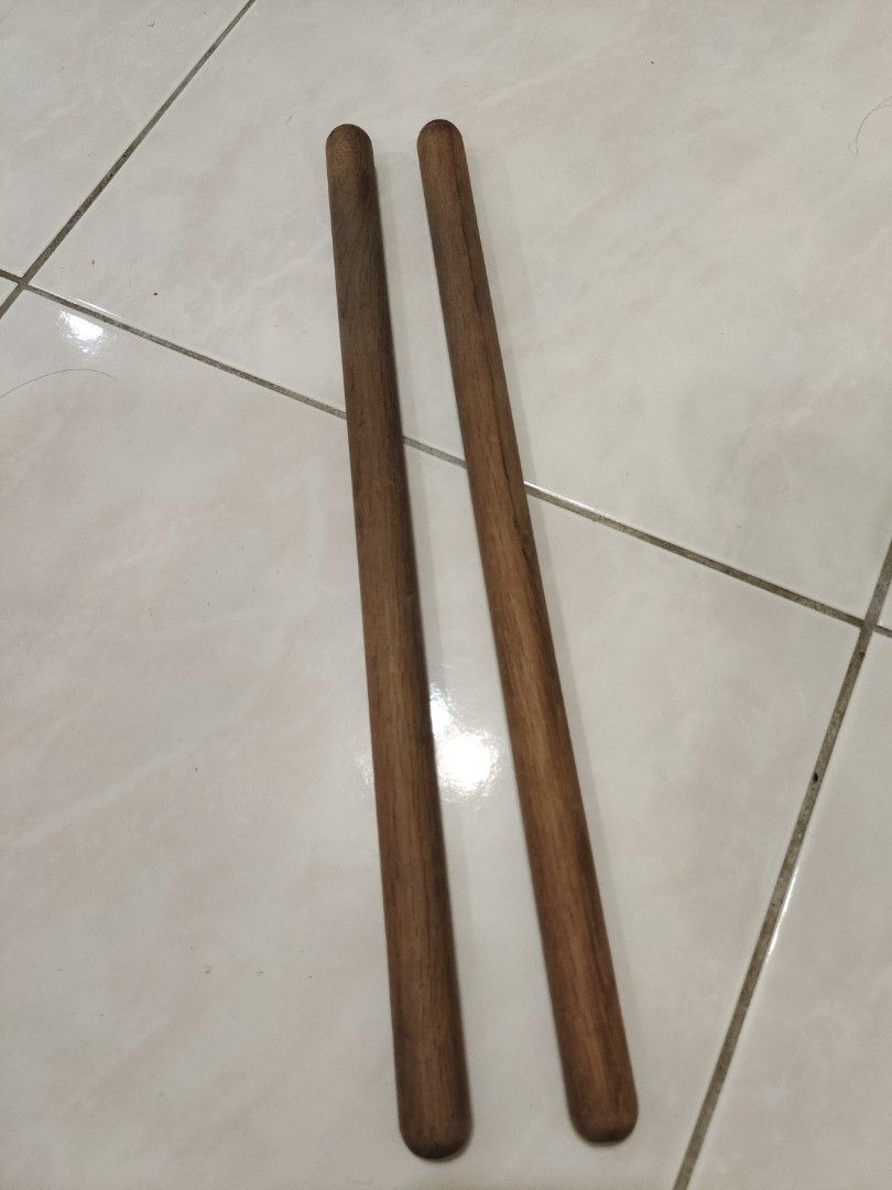 由 yumintseng (刊登 ID 1366955848，圖片 1) 提交，位於 新北市 (New Taipei) 的 太鼓鼓棒 二手 (類別：其他運動配件)，說明：長40cm 直徑約2.2 學期社團使用 還很新。