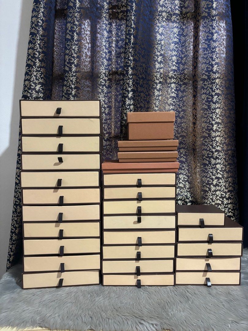 ✅ Authentic Vintage LV Wallet Box (Category: Luxury Bags & Wallets) located in Quezon City. Submitted by box.luxebycheng (Listing ID 1367019865, Image 1). Description: 400 each any size. Firm price.