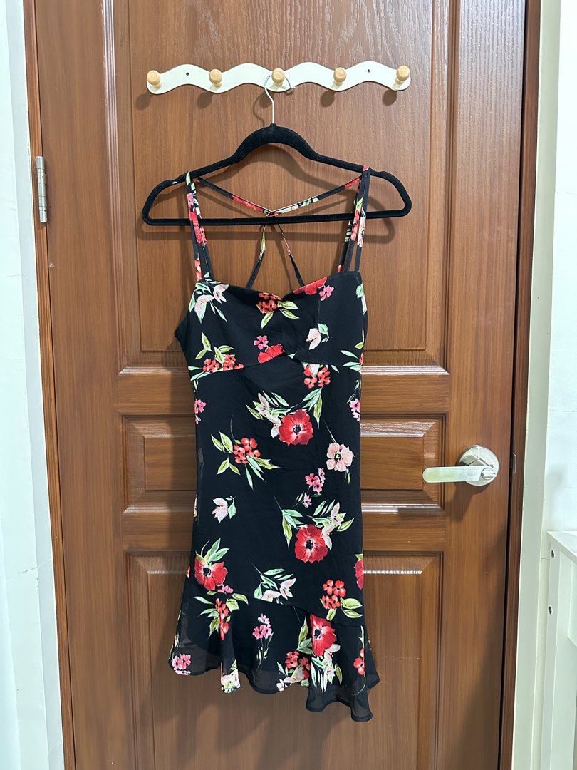 Bershka Cami Dress (Category: Dresses) located in Davao. Submitted by lovedbydeng (Listing ID 1367041448, Image 2). Description: Bershka black and floral cami dress. perfect for dinner dates :).