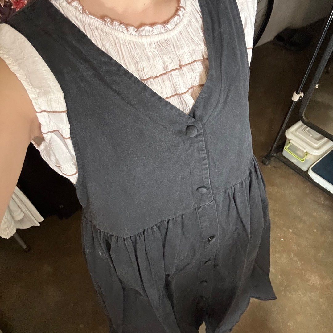 Black maxi dress / overall (Category: Dresses) located in Quezon City. Submitted by p0lingkit (Listing ID 1366991291, Image 2). Description: • used once • fits s-m • rfs: decluttering • selling the textured top as well in case interested for 200 .