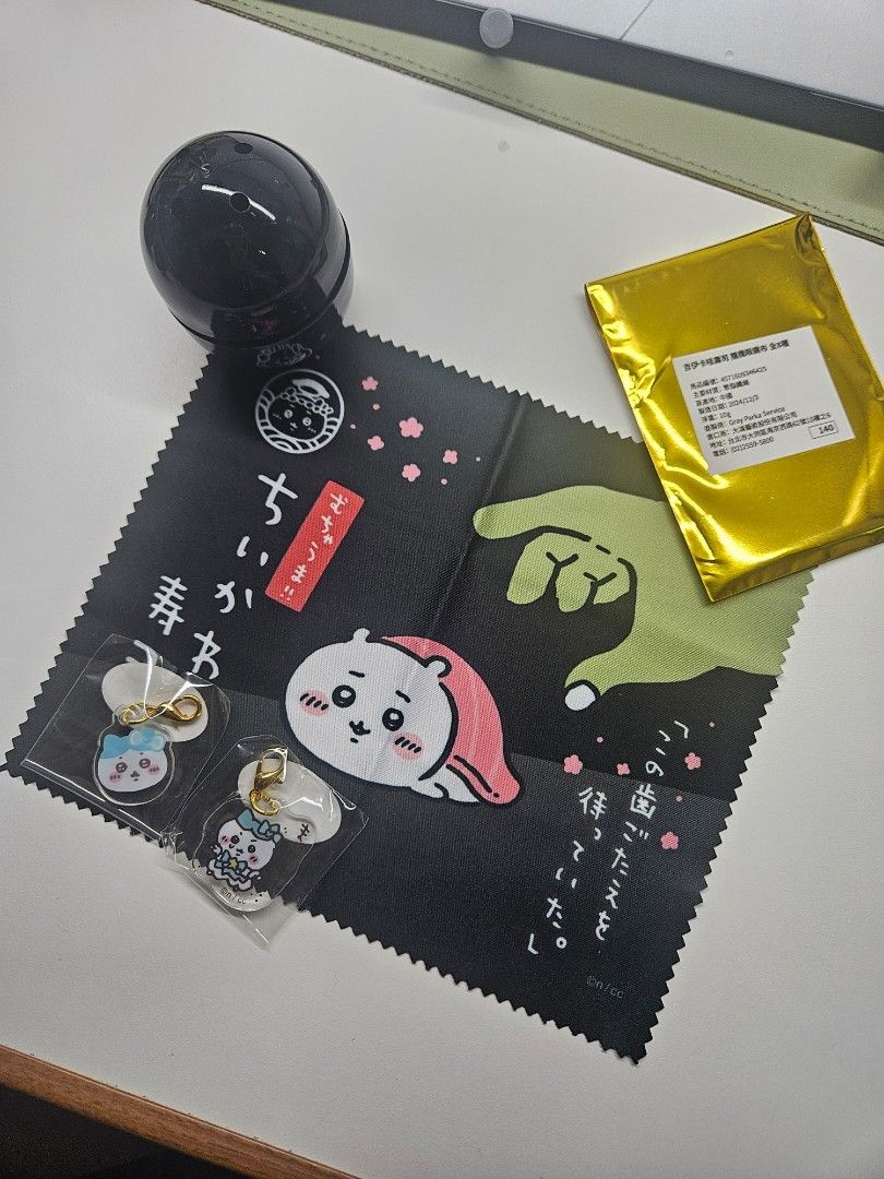 由 kapok007 (刊登 ID 1367049175，圖片 2) 提交，位於 台北市 (Taipei) 的 Chiikawa小八扭蛋 魔法壽司吉伊卡哇 (類別：其他遊戲週邊商品)，說明：小八壓克力掛飾扭蛋 全身裙-150NT 大頭-120NT 壽司眼鏡布-120NT （後兩件打包可優惠）。