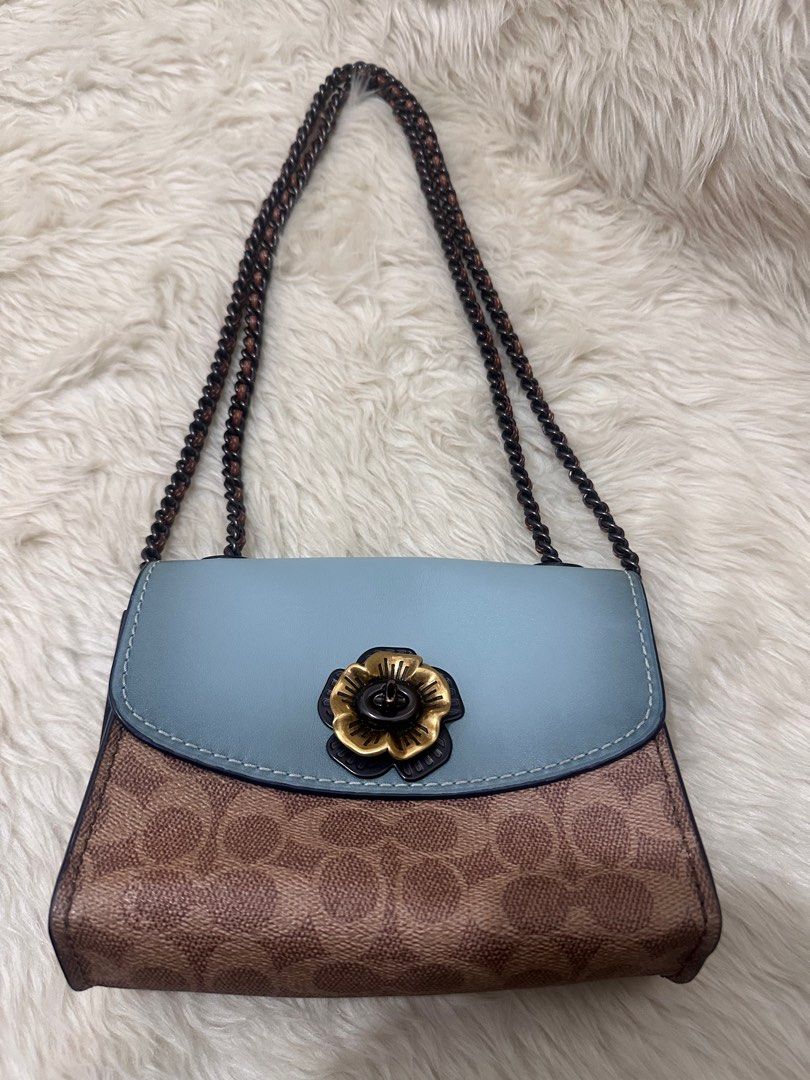 Coach Parker Convertible Bag (Category: Luxury Bags & Wallets) located in Makati City. Submitted by petite_preloved2 (Listing ID 1367001924, Image 1). Description: Exterior is in excellent condition. With signs of use on the inside. Can fit promax.