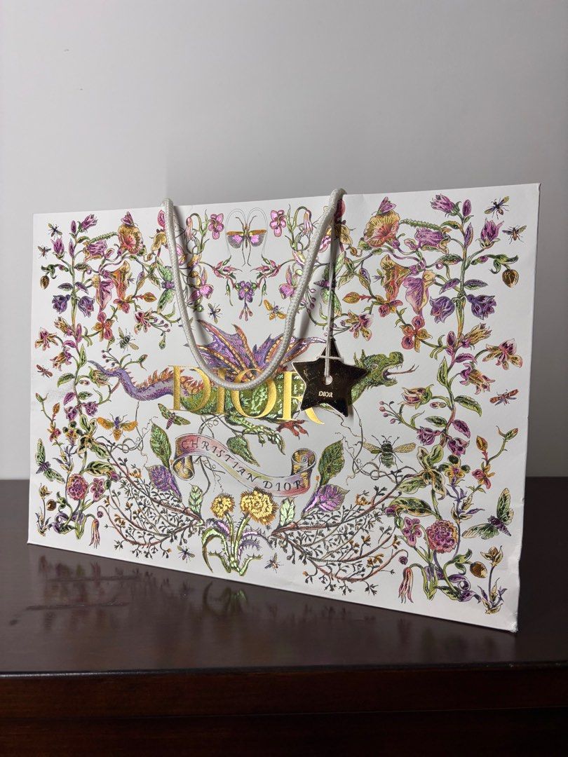 Dior Paper Bag wiith star (Category: Luxury Bags & Wallets) located in Subic. Submitted by parisianboxes (Listing ID 1367045878, Image 1). Description: Size 42x13x30 Pls read all: All items are original and authentic from Paris, France.🇫🇷🇫🇷🇫🇷 Check out our reviews for more info. You can also DM me on IG: parisianboxes Last prices posted. Prices are based on size, weight, shipment rates and availability. ♥️♥️♥️ Disclaimer: All joy reservers,