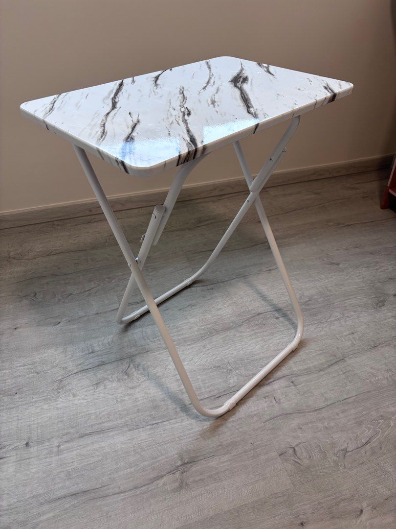 Foldable Table (Category: Tables & Sets) located in Singapore. Submitted by bunbonambo (Listing ID 1367023644, Image 1). Description: .