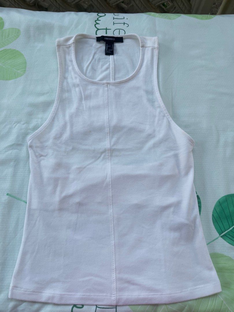 Forever 21 White Cotton Top with Back Cut Out (Small) (Category: Sleeveless) located in Rizal. Submitted by skymunch (Listing ID 1367055992, Image 2). Description: Have small stain (see last picture) Stain can be removed after washing Payment methods: Gcash, BPI 📌 Color may vary due to lighting 📌 Item needs washing 📌 No cancellation.