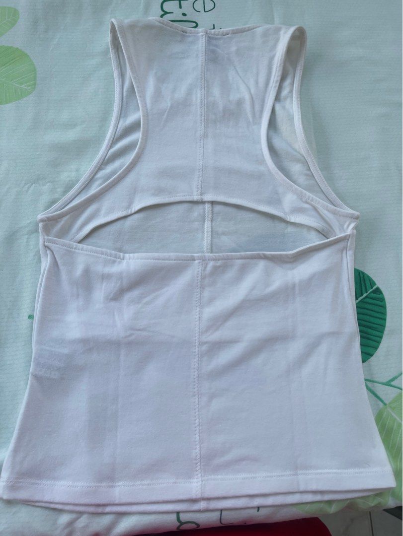 Forever 21 White Cotton Top with Back Cut Out (Small) (Category: Sleeveless) located in Rizal. Submitted by skymunch (Listing ID 1367055992, Image 3). Description: Have small stain (see last picture) Stain can be removed after washing Payment methods: Gcash, BPI 📌 Color may vary due to lighting 📌 Item needs washing 📌 No cancellation.