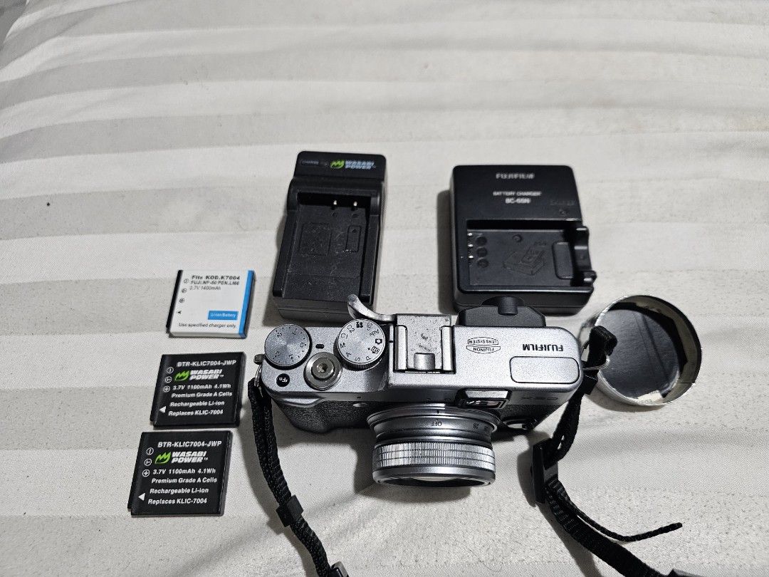 Fugifilm x20 (Category: Cameras) located in Tagbilaran City. Submitted by lugarpogi (Listing ID 1367065610, Image 3). Description: in good con.with 3 batt. 2 charger.