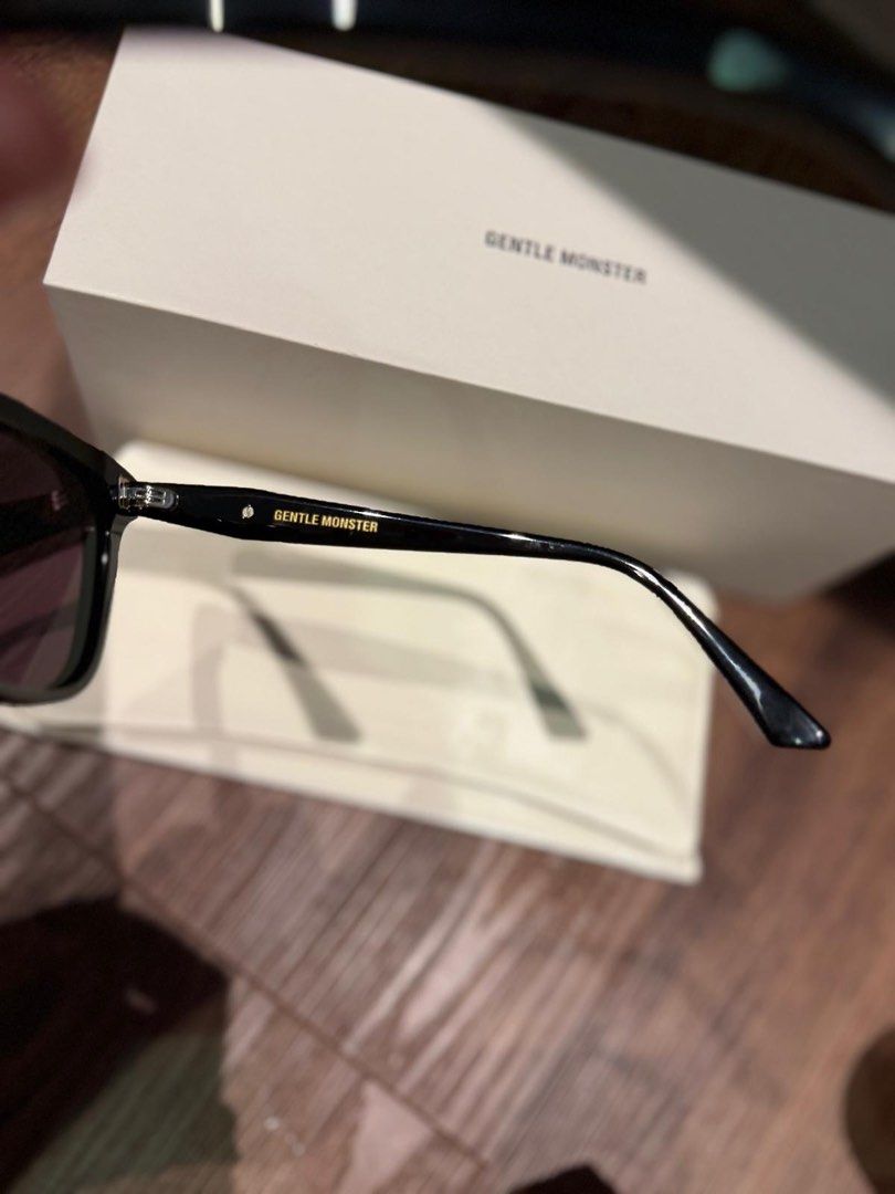 Korean frames (Category: Sunglasses & Eyewear) located in Singapore. Submitted by shopaholicpiglet (Listing ID 1367018930, Image 2). Description: New Korean Spectacles Frame - $40.