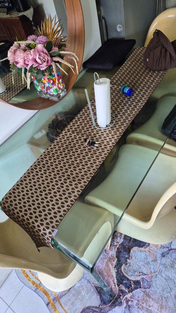 Glass Dining table (Category: Other Home Furniture) located in Singapore. Submitted by fi_quin10 (Listing ID 1366972734, Image 2). Description: L150cm × W80cm Slight Crack at the bottom. But not obvious. Can view first..