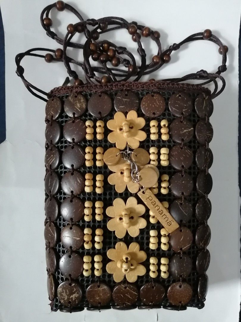 Handmade Coconut Shell Crossbody Purse from Panama (Category: Luxury Bags & Wallets) located in Malabon City. Submitted by bebearlove (Listing ID 1366943733, Image 1). Description: Handmade Coconut Shell Crossbody Purse from Panama.
