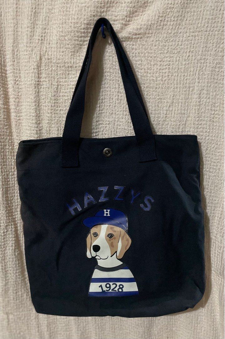 HAZZYS Tote Bag (Category: Luxury Bags & Wallets) located in Iligan City. Submitted by ileganteph (Listing ID 1367040310, Image 1). Description: Very Good Condition No flaws With Etikita.