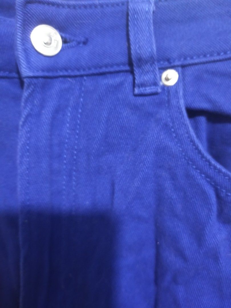 H&M Blue Jeans (Category: Jeans) located in Quezon City. Submitted by gzerimar (Listing ID 1367034010, Image 3). Description: .