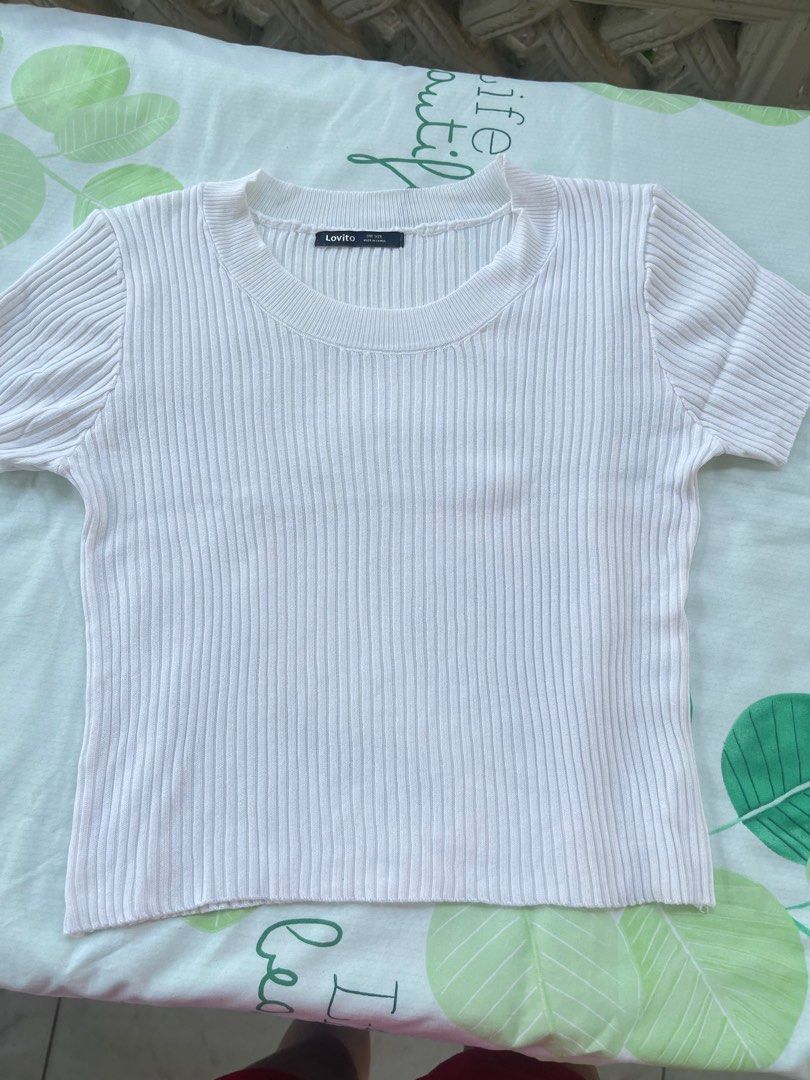 H&M Divided White Ribbed Blouse Top (XS) (Category: Shirts) located in Rizal. Submitted by skymunch (Listing ID 1367054973, Image 1). Description: Payment methods: Gcash, BPI 📌 Color may vary due to lighting 📌 Item needs washing 📌 No cancellation.