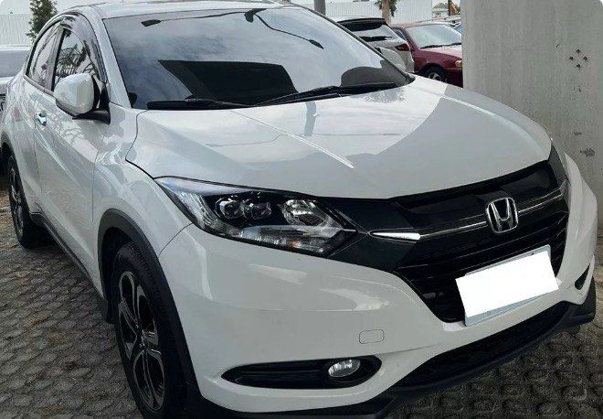 由 pipi1108cc (刊登 ID 1366960256，圖片 3) 提交，位於 台中市 (Taichung) 的 Honda HR-V 2018款 VTi 白色 🔍️售價：23萬 🔍️出廠：2018年 🔍️行駛里程：9萬公里 🔍️乘客數：5門5座 🔍️排氣量：1.8L (類別：汽車出售)，說明：🔍️廠牌型號：Honda HR-V 2018款 VTi 白色 🔍️售價：23萬 🔍️出廠：2018年 🔍️行駛里程：9萬公里 🔍️乘客數：5門5座 🔍️排氣量：1.8L 🔍️引擎燃料：汽油 🔍️驅動方式：2WD ★重要資訊★ 車輛均有第三方認證 ⭕️專業鑑定⭕️合格認證 ⭕️檢定報告⭕️一覽無疑 📣便宜賣🚫無事故🚫無泡水🚫無待修 提供💯完整第三方認證合格檢驗報告 保證✅實車實價✅車況透明✅安心購車 ★提供車況原始表 ★車況與認證表不符，退車並全額退費 ◎歡迎私訊預約賞車◎ ★早上10點到晚上18點 ★Line ID : pipi1108 ★聯絡電話：0️⃣