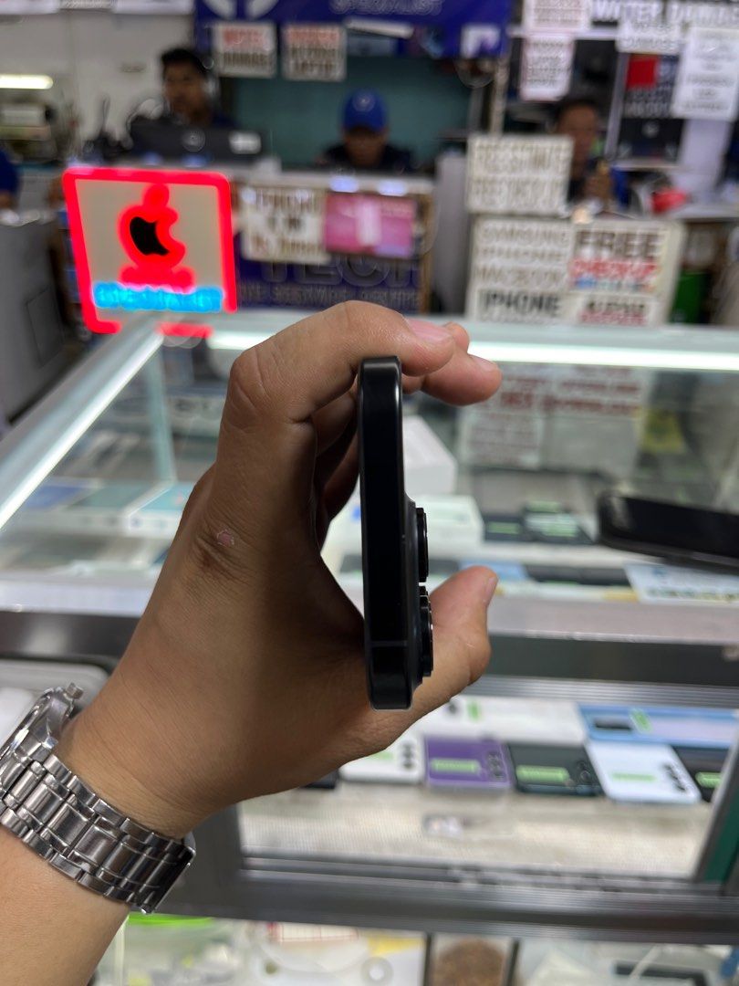 IPHONE 16 PRO 256GB 99BH HK VARIANT OPENLINE NO ISSUE (Category: iPhone 16 Series) located in Manila. Submitted by mrkim_gadget (Listing ID 1366926339, Image 3). Description: Onhand| IPHONE 16 PRO •256GB •Openline Dual sim •99% Smooth •Never been Repaired •No Hidden Issues •Can Reset Anytime •Test to Sawa •NOT Refurb •Unli 3utools INCLUSION CLEAR CASE CHARGER TEMPERD •Mode of payment •Cash •Gcash •Bank Transfer INSTALLMENT AVAILABLE SPAY LATER GG
