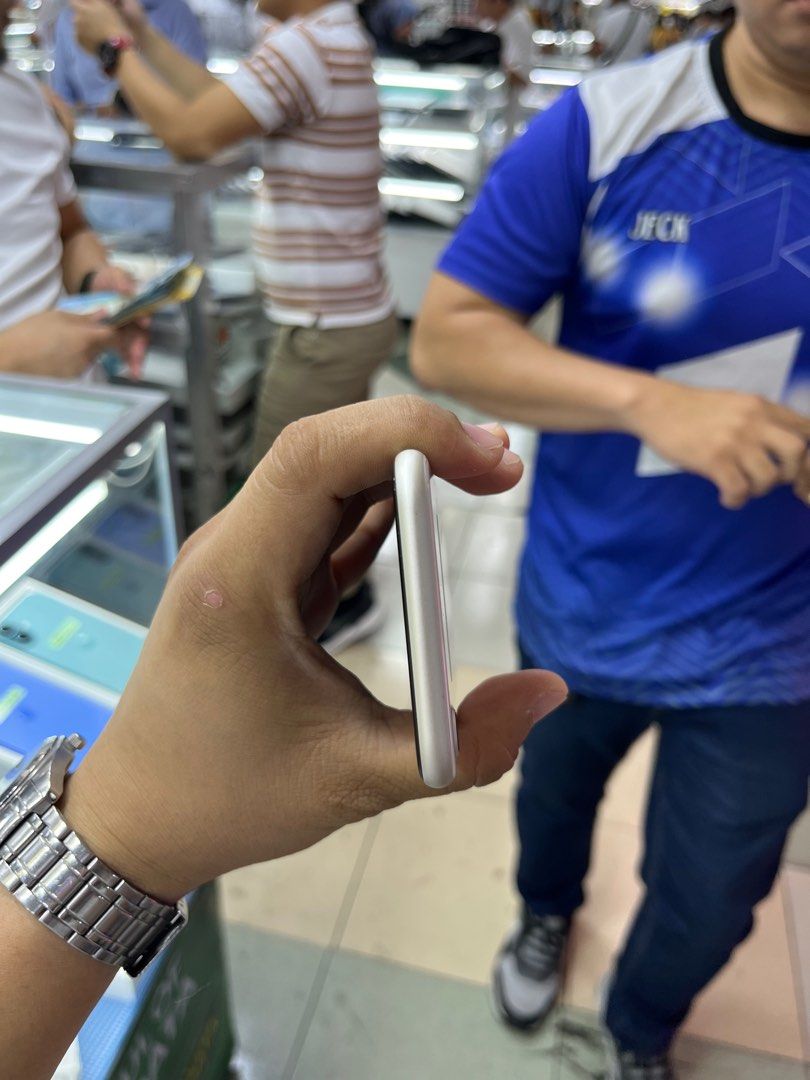 IPHONE SE 3rd Gen 256GB 100BH NTC OPENLINE NO ISSUE (Category: iPhone SE Series) located in Manila. Submitted by mrkim_gadget (Listing ID 1366926961, Image 3). Description: Onhand| IPHONE SE 3rd Gen •256GB •Openline •99% Smooth •Never been Repaired •No Hidden Issues •Can Reset Anytime •Test to Sawa •NOT Refurb •Unli 3utools INCLUSION CLEAR CASE CHARGER TEMPERD •Mode of payment •Cash •Gcash •Bank Transfer INSTALLMENT AVAILABLE SPAY LATER GGIVES CR
