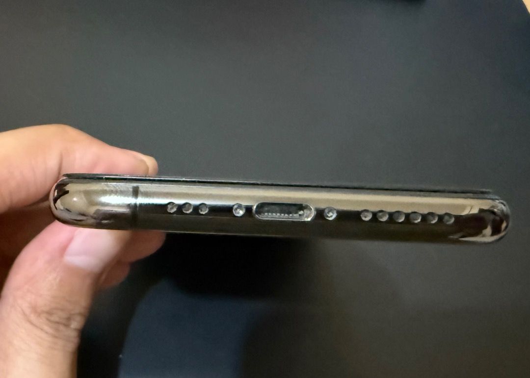 iPhone XS 64 GB (Category: iPhone X Series) located in Caloocan City. Submitted by gjnth (Listing ID 1367027602, Image 3). Description: Selling my extra phone. No to lowballers please. Please read: - Black - 64 GB; updated to iOS 18.1 - Unit and original black leather iPhone case only (no box and charger) - never been opened - original battery needs replacement - has hairline scratches on the back; case marks - screen is a little bit protruded bu