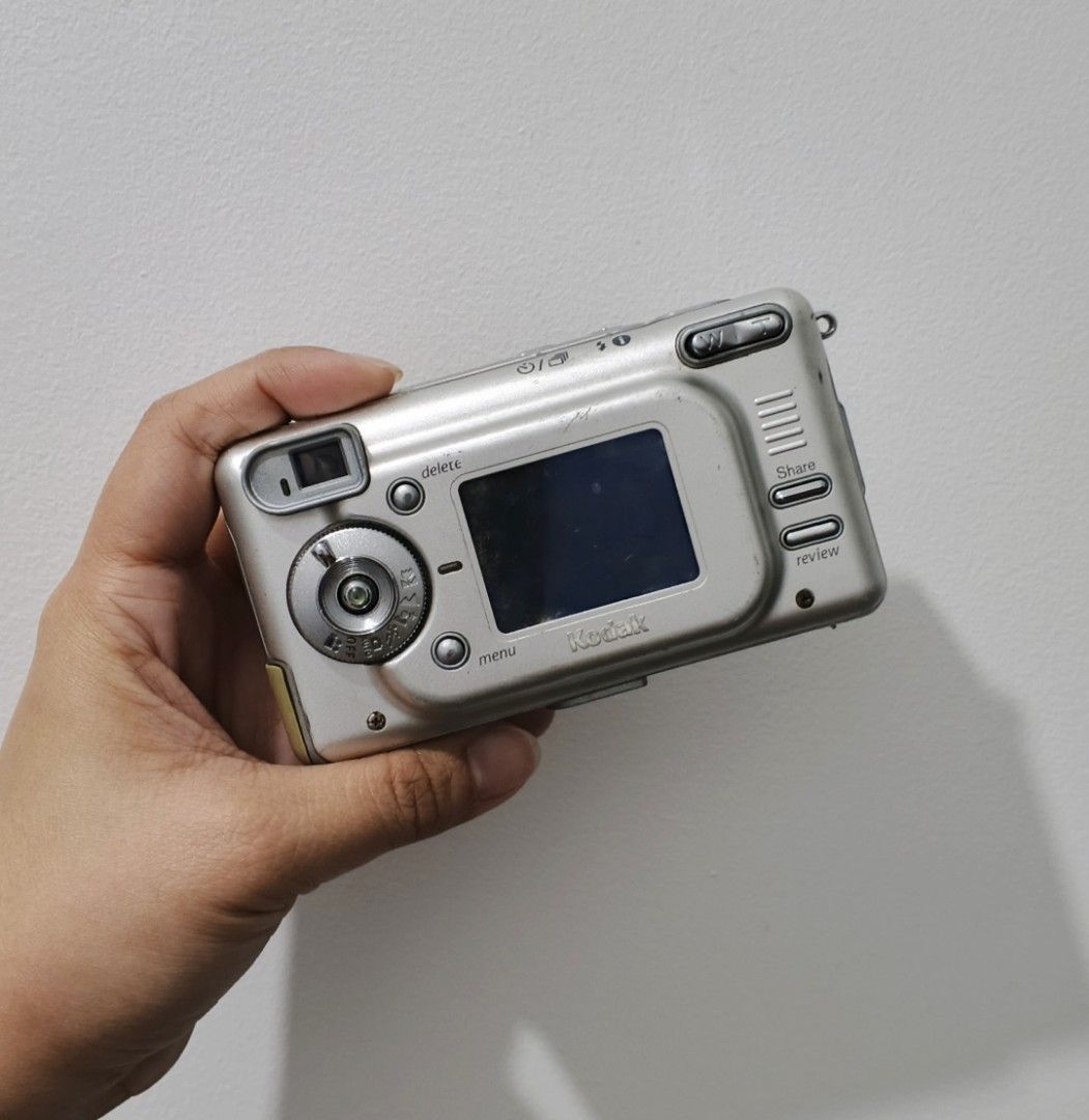 Kodak Easyshare LS443 (Category: Cameras) located in Quezon City. Submitted by denielle.1471 (Listing ID 1367061350, Image 2). Description: - The camera does not working when I bought it online and the screen has cracks. - Pwede rin pang-display. - Interested? Kindly send a message..