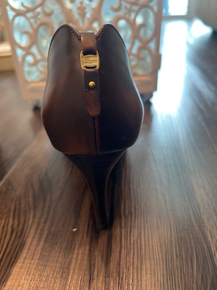 Leather Ferragamo shoes (Category: Heels) located in Singapore. Submitted by Wandykerrine (Listing ID 1366988423, Image 2). Description: Lovely Ombré leather shoes by Ferragamo .
