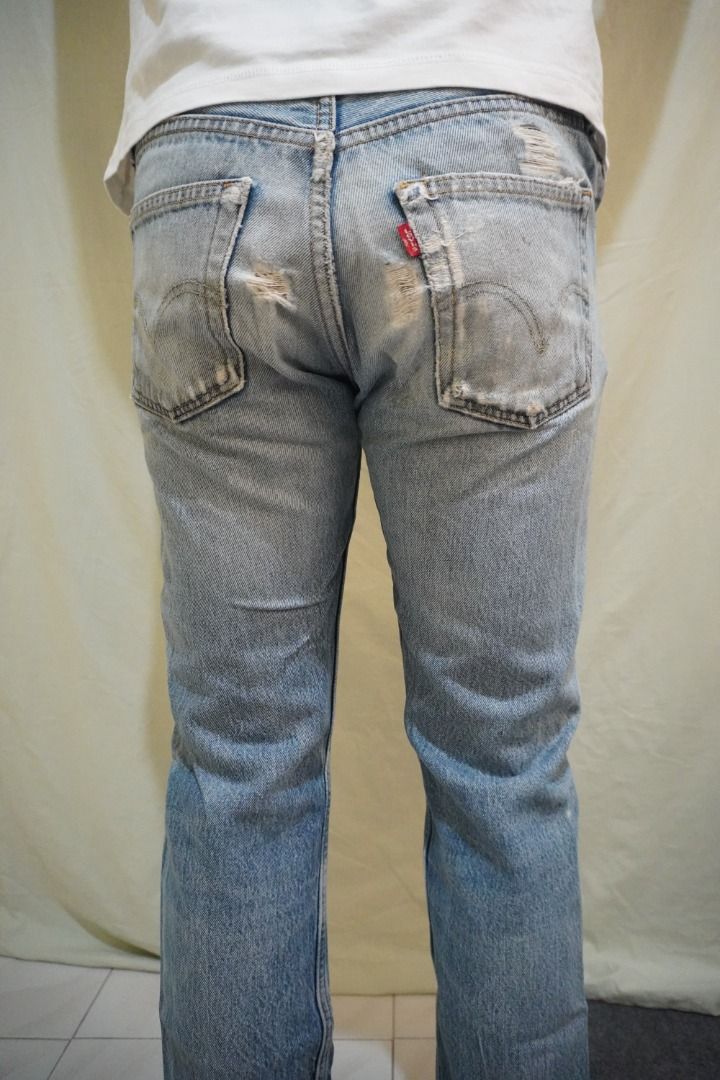 Levi's 501 Straight Fit Pants (Category: Jeans) located in Quezon City. Submitted by rygba (Listing ID 1367061042, Image 3). Description: 📌 Please manage your expectations 📌 Payment first before shipping of item 📌 Shipment will be available next day after purchase (might change on some conditions). 📌 Posted price is final, no lowballers Levi's 501 Straight Fit Pants 💵 Price: ₱300 ⏲️ Measurements Waistline: 28in Length: 38.5in Thigh Opening: 