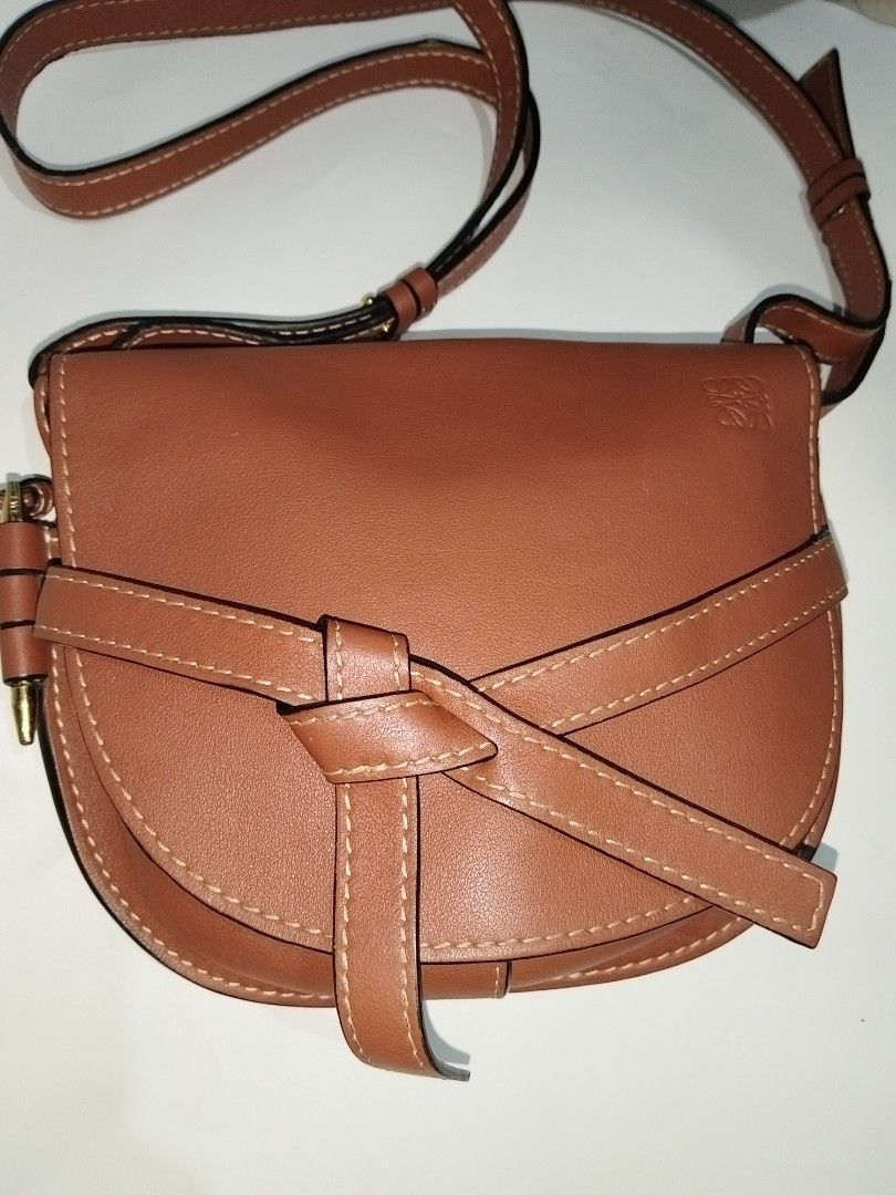 loewe gate (Category: Luxury Bags & Wallets) located in Lemery. Submitted by venus23 (Listing ID 1367061006, Image 1). Description: genuine leather,check issue s strap.