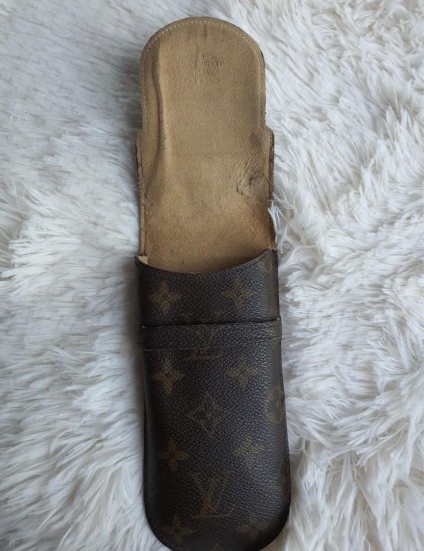 RUSH!!!! Louis Vuitton Eyeglass Case (Category: Luxury Bags & Wallets) located in Antipolo. Submitted by luxurieslvoes (Listing ID 1367068061, Image 2). Description: Original Louis Vuitton Eyeglass Case Rfs: Needs Fund.