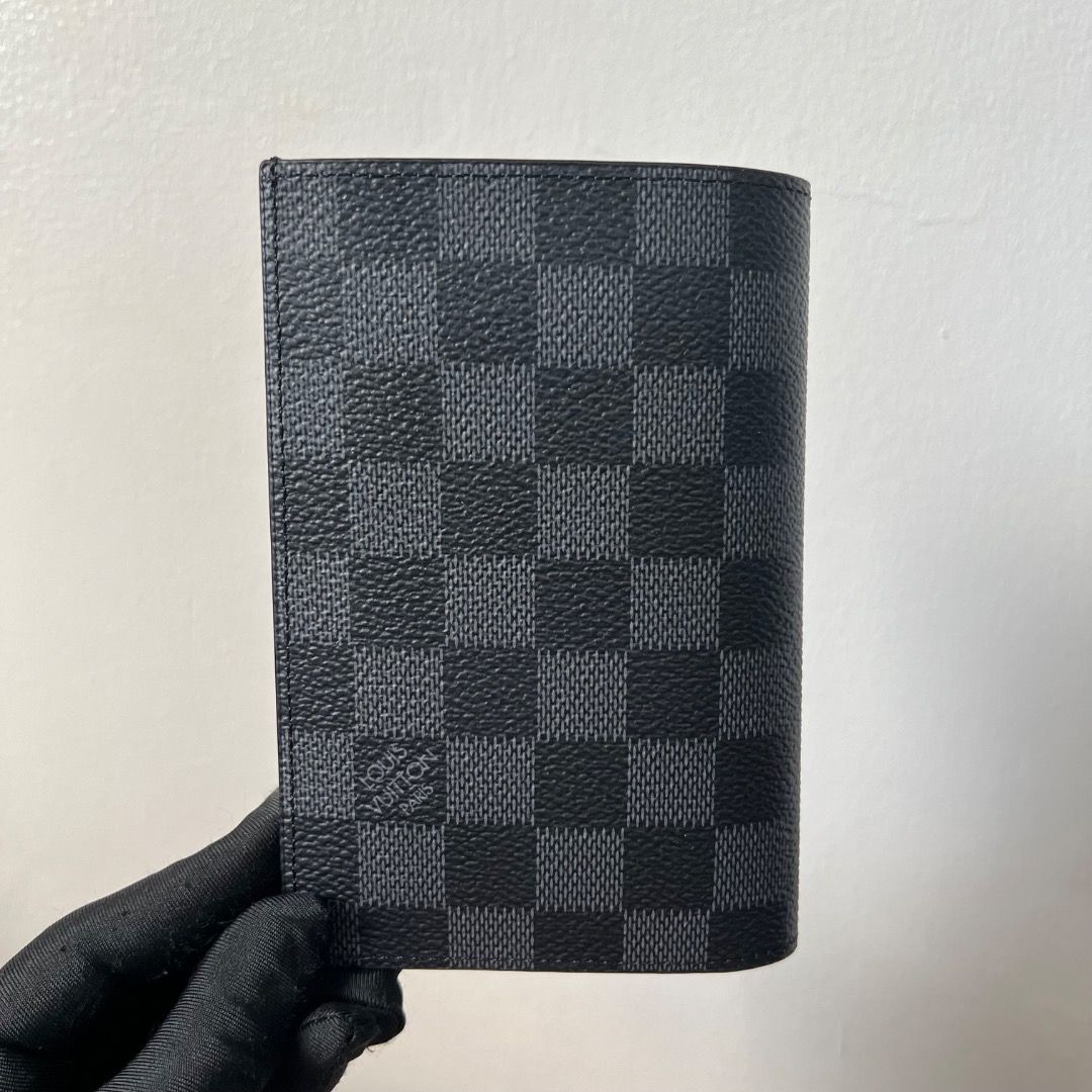 LV Graphite Passport Cover (Category: Luxury Bags & Wallets) located in Antipolo. Submitted by mjlenihcpreloved (Listing ID 1366998816, Image 2). Description: .