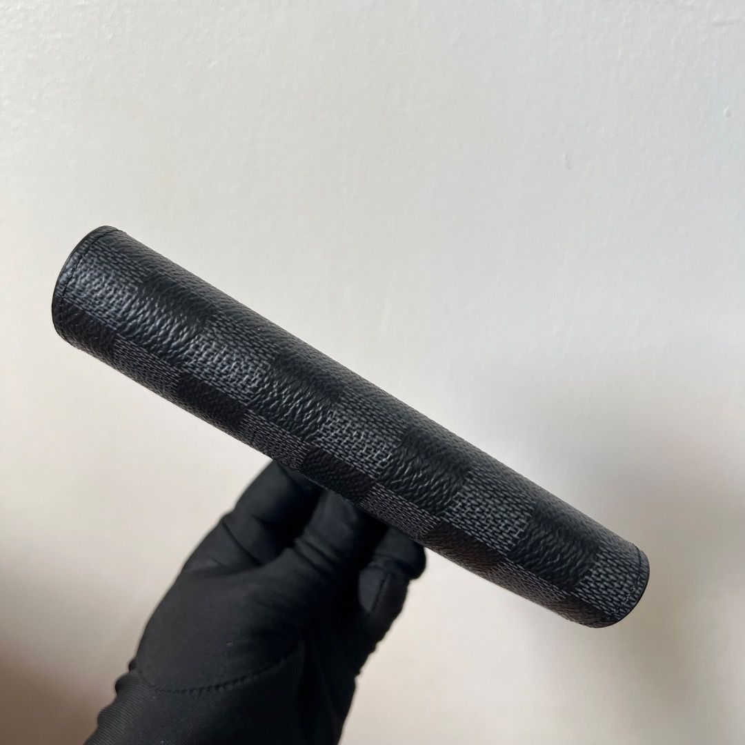 LV Graphite Passport Cover (Category: Luxury Bags & Wallets) located in Antipolo. Submitted by mjlenihcpreloved (Listing ID 1366998816, Image 3). Description: .