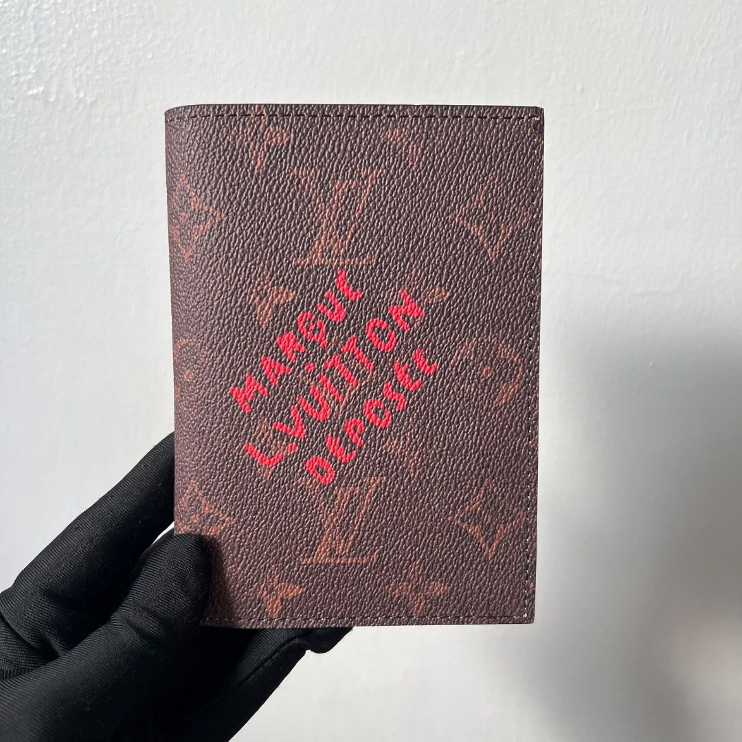 LV Marque l.vuitton Déposée Passport Cover (Category: Luxury Bags & Wallets) located in Antipolo. Submitted by mjlenihcpreloved (Listing ID 1366993454, Image 1). Description: .
