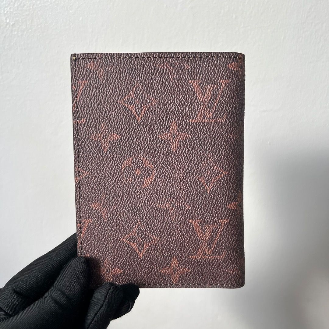 LV Marque l.vuitton Déposée Passport Cover (Category: Luxury Bags & Wallets) located in Antipolo. Submitted by mjlenihcpreloved (Listing ID 1366993454, Image 2). Description: .