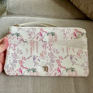 (Category: ) located in . Submitted by prelovedcloset211 (Listing ID 1366971289, Image 1). Description: .