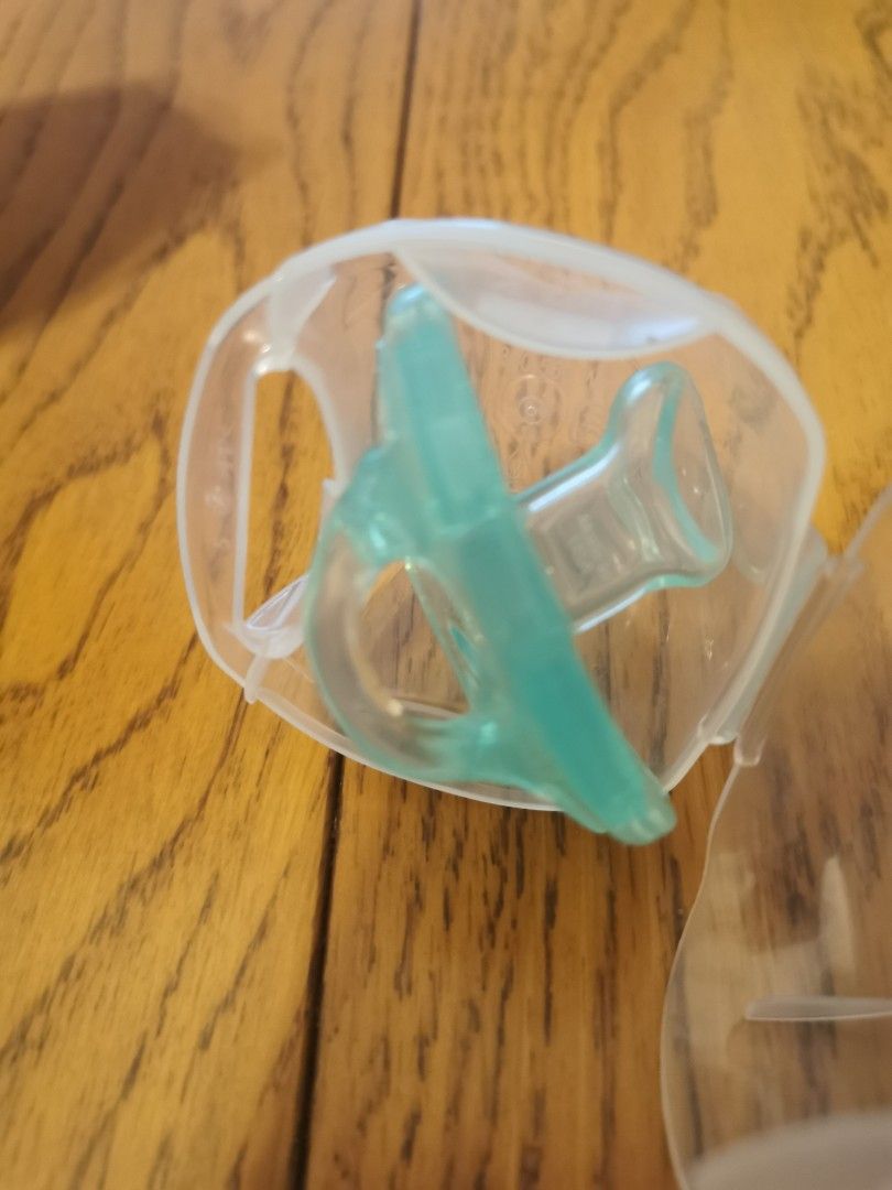 Nuk Silicone Pacifier 6-18 Months (Category: Soothers & Pacifiers) located in Pasig City. Submitted by williamee (Listing ID 1367010388, Image 2). Description: .
