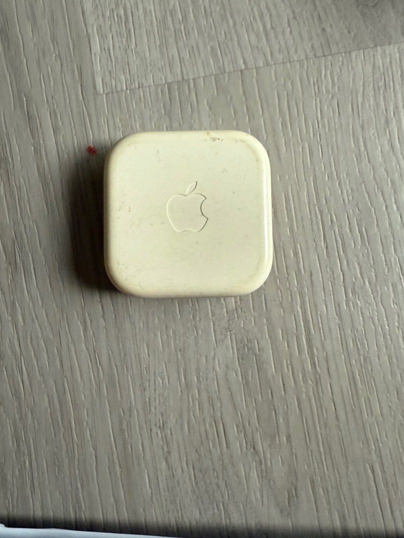 Old Apple Mac Wired Earphones Case (Category: Earphones) located in Pasig City. Submitted by roadtominimalism09 (Listing ID 1367010228, Image 1). Description: Original case. i lost my old earphones, I forgot it has a case too. Flaw: Stained yellow color.