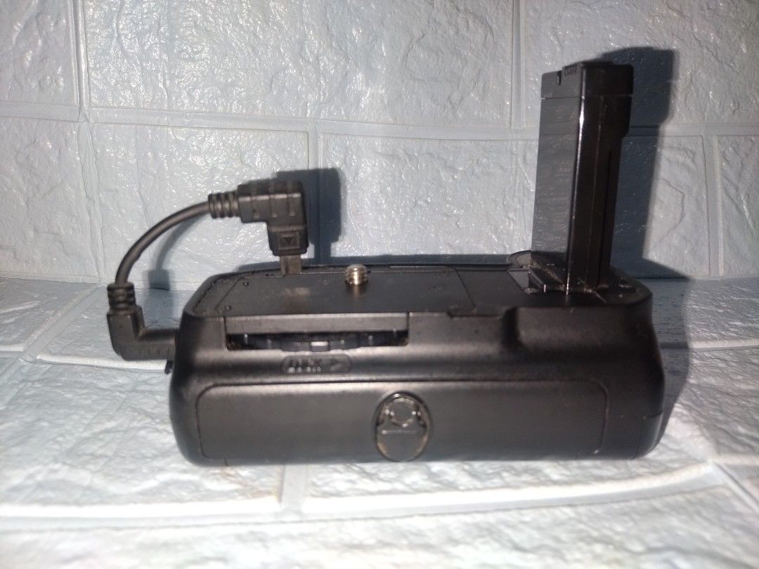 Photoolex Vertical Battery Grip For Nikon (Category: Batteries & Chargers) located in Quezon City. Submitted by Mr._Vintageous (Listing ID 1366921000, Image 3). Description: For Sale! Photoolex Vertical Battery Grip For Nikon camera. Fits Nikon D3100, D3200,D3400,D3500 Series. Fits Nikon D5100 and D5200 Series. Uses EN-EL 14 Battery Pack simultaneously in the battery grip. Actual pictures posted. Meet up along SM Fairview Quezon City. Can do meet