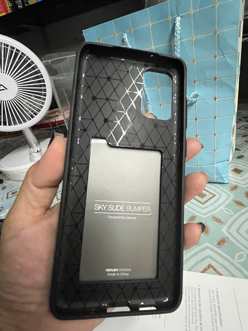 Samsung S20 plus case (Category: Cases & Sleeves) located in Angeles City. Submitted by goodbuysathome (Listing ID 1366981926, Image 3). Description: Gooseperry Sky slide bumper case navy blue Two cards insert Brandnew from Korea Add sf 55 Gcash payment .
