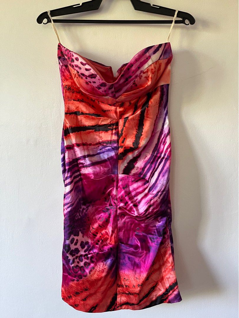 Sexy printed dress (Category: Dresses) located in Mandaluyong City. Submitted by cb004 (Listing ID 1367009716, Image 2). Description: This US-bought fit tube dress is perfect for you next night out 🌃.