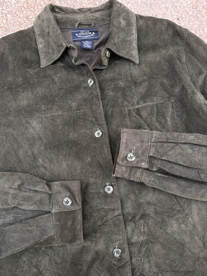 Sonoma Dark Green Suede Overshirt (Category: Coats, Jackets and Outerwear) located in Quezon City. Submitted by though.bare (Listing ID 1367030034, Image 3). Description: Fits L up to XL for Men In good, worn condition. Width : 22" Length : 28" Sleeve : 25" Shoulder : 17" Listings not marked sold/reserved are available for purchase Feel free to send me a DM for inquiries! Payment thru GCash only These are preloved/used items, manage expectations.