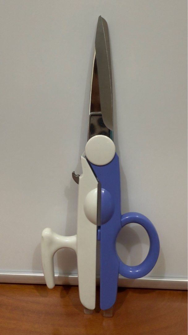 Spacelab Kitchen Super Scissors (Category: Other Kitchenware & Tableware) located in Binangonan. Submitted by c_r_i_s (Listing ID 1367030880, Image 3). Description: Spacelab Kitchen Super Scissors SIZE : 8 1/4 in L Durable construction: Made with high-quality stainless steel, ensuring longevity and resistance to rust. Ergonomic handle: Designed for comfortable handling during use. MULTI FUNCTION : 1 : LOBSTER CUTTER 2 : BOTTLE OPENER 3 : NUTCRACK