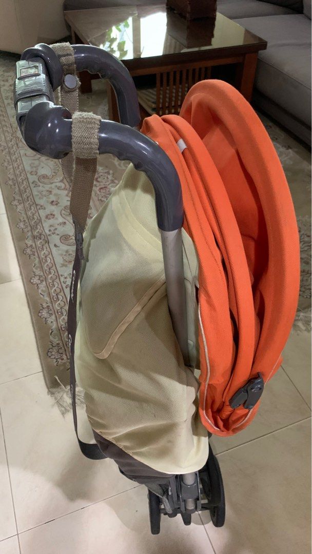 COMBI Stroller (Category: Strollers) located in Singapore. Submitted by jesstaji777 (Listing ID 1366993113, Image 3). Description: Combi from Japan (7~36 months) Reclined back Fully covered canopy Light weight Compact for storage & easy folding Soft foaming cool padding material * Come with new Combi stroller rattle, another hand rattle and 2 books for free. .