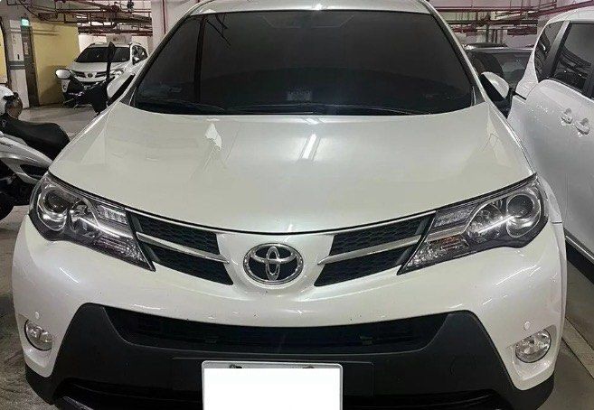 由 pipi1108cc (刊登 ID 1366985086，圖片 1) 提交，位於 台中市 (Taichung) 的 Toyota RAV4 2015款 2.0 E 白色 🔍️售價：18萬 🔍️出廠：2015年 🔍️行駛里程：8萬公里 🔍️乘客數：5門5座 🔍️排氣量：2.0L (類別：汽車出售)，說明：🔍️廠牌型號：Toyota RAV4 2015款 2.0 E 白色 🔍️售價：18萬 🔍️出廠：2015年 🔍️行駛里程：8萬公里 🔍️乘客數：5門5座 🔍️排氣量：2.0L 🔍️引擎燃料：汽油 🔍️驅動方式：2WD ★重要資訊★ 車輛均有第三方認證 ⭕️專業鑑定⭕️合格認證 ⭕️檢定報告⭕️一覽無疑 📣便宜賣🚫無事故🚫無泡水🚫無待修 提供💯完整第三方認證合格檢驗報告 保證✅實車實價✅車況透明✅安心購車 ★提供車況原始表 ★車況與認證表不符，退車並全額退費 ◎歡迎私訊預約賞車◎ ★早上10點到晚上18點 ★Line ID : pipi1108 ★聯絡