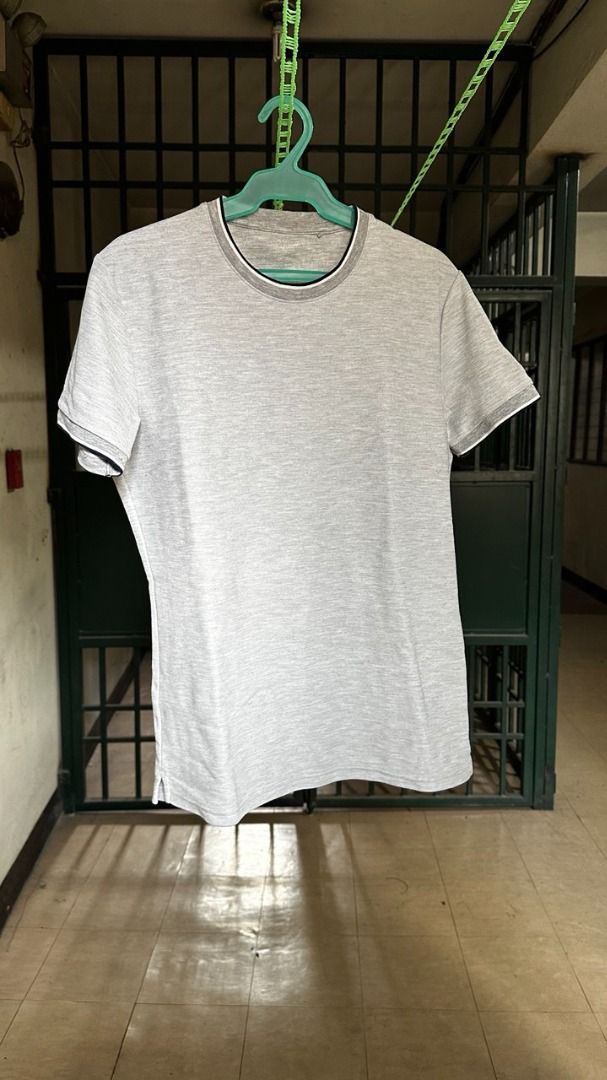 Uniqlo Crew Neck Shirt (Category: Tshirts & Polo Shirts ) located in Manila. Submitted by neilmatthewlua (Listing ID 1366956445, Image 1). Description: .